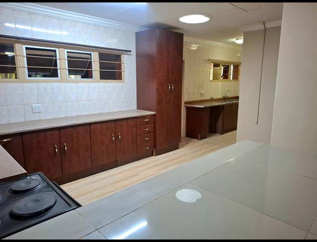 5 BEDROOM HOUSE FOR SALE IN FAERIE GLEN